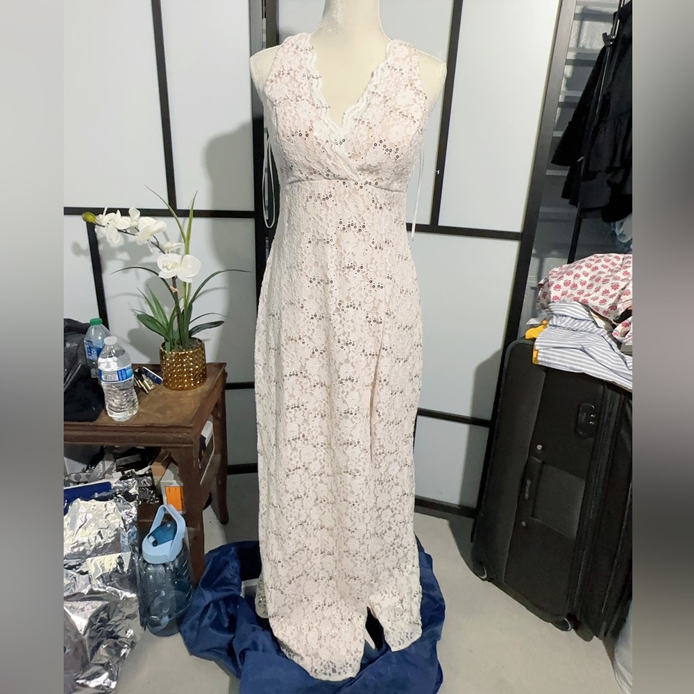 Nightway padded evening/prom/wedding lace dress